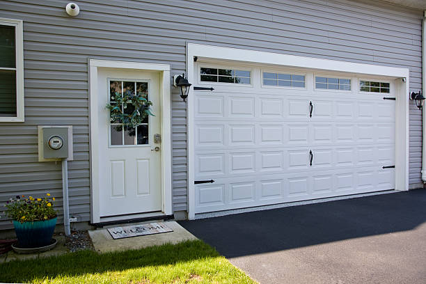 24/7 Emergency Garage Door Panel Replacement experts in Friendship Heights Village, MD